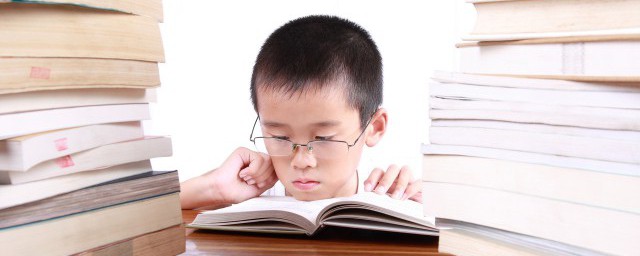 可憐巴巴什么意思