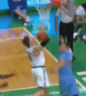 nba籃球搞笑視頻集錦高清（圖看NBA五大爆笑瞬間：鄧肯大風車“暴扣”，阿泰防守扒對手球褲）