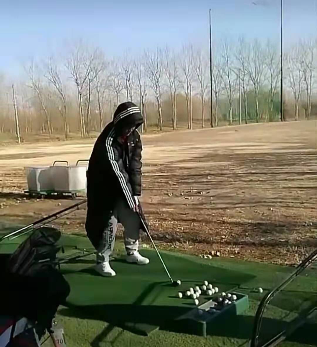與半人高兒子同框（66歲寇振海和12歲兒子同框，兒子個頭趕超爸爸，卻被吐槽像爺孫）