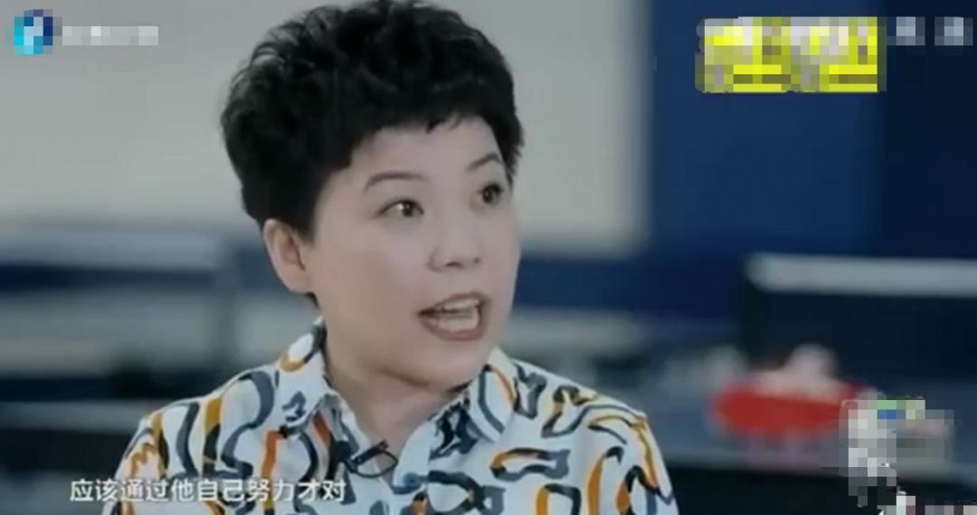 與半人高兒子同框（鄧亞萍一家三口罕同框，15歲兒子比爸還高，嘴邊一圈胡茬顯成熟）