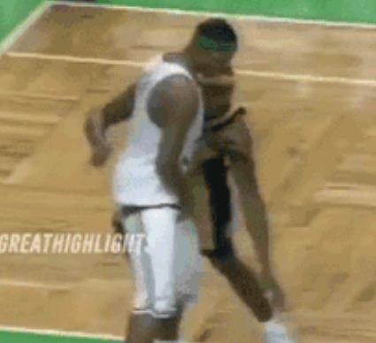 nba籃球搞笑視頻集錦高清（圖看NBA五大爆笑瞬間：鄧肯大風車“暴扣”，阿泰防守扒對手球褲）