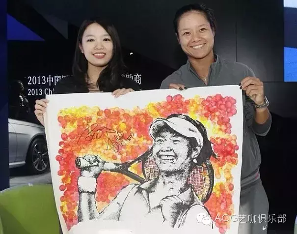 成龍手繪漫畫頭像（熱衷創意的她，&quot;畫&quot;出不同凡響的成龍、張藝謀、周杰倫）