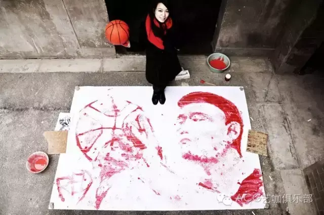 成龍手繪漫畫頭像（熱衷創意的她，&quot;畫&quot;出不同凡響的成龍、張藝謀、周杰倫）