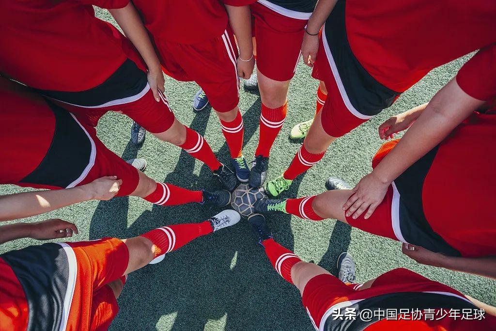 踢足球怎樣高中（央廣中國之聲：中國青少年足球聯賽落地，從小學到高校怎么賽？）