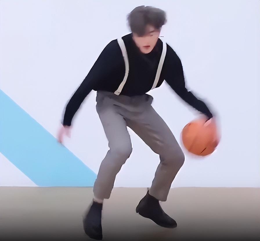 nba形象代言人蔡徐坤（蔡徐坤：手撕黑幕戰(zhàn)勝資本，卻因“打籃球”被全網(wǎng)黑，他經(jīng)歷了啥）