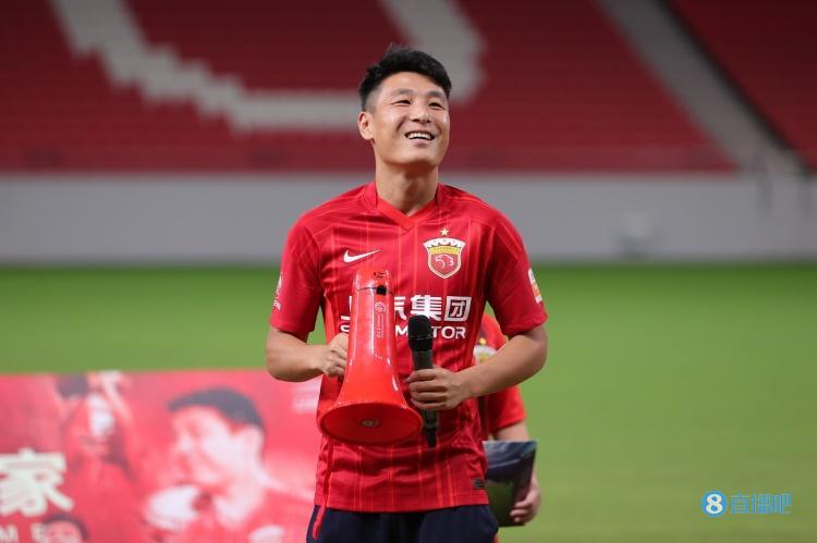 我認為我們還需要更多足球從業人員（武磊：我們需要更多人真正熱愛足球，這樣才能涌現更多會踢球的人）