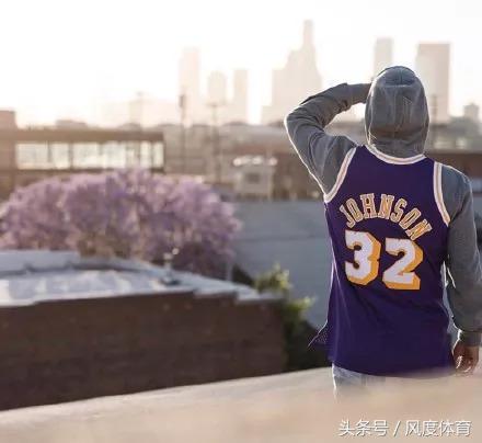足球服怎么穿視頻（怎么穿球衣？對不起，我只把它當件普通的短袖！）