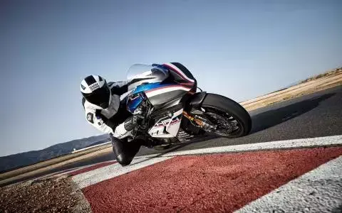寶馬hp4官方報價（寶馬S1000RR高性能版Hp4國內7月上市，售價超過100萬人民幣）