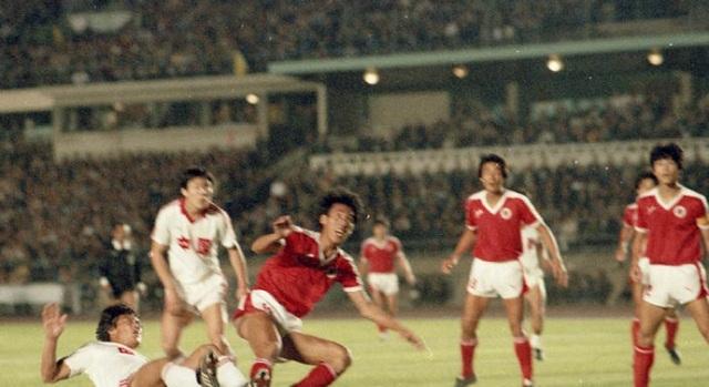 98世界杯預選賽中國隊（回顧國足2002年晉級世界杯：占天時地利人和，現役國足為何趕不上）