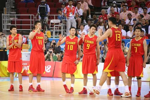 2008年籃球美國vs中國比分（中國隊(duì)08年奧運(yùn)會(huì)對(duì)陣美國隊(duì)，姚明拿下13分，科比和老詹是這數(shù)據(jù)）