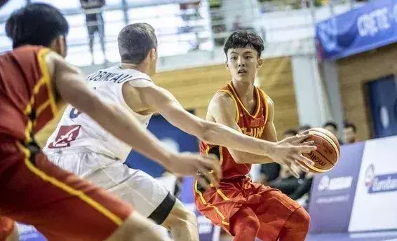 cba100籃球命中率（3秒壓哨絕殺！CBA總決賽100%命中率，這個(gè)廣東小伙贊）