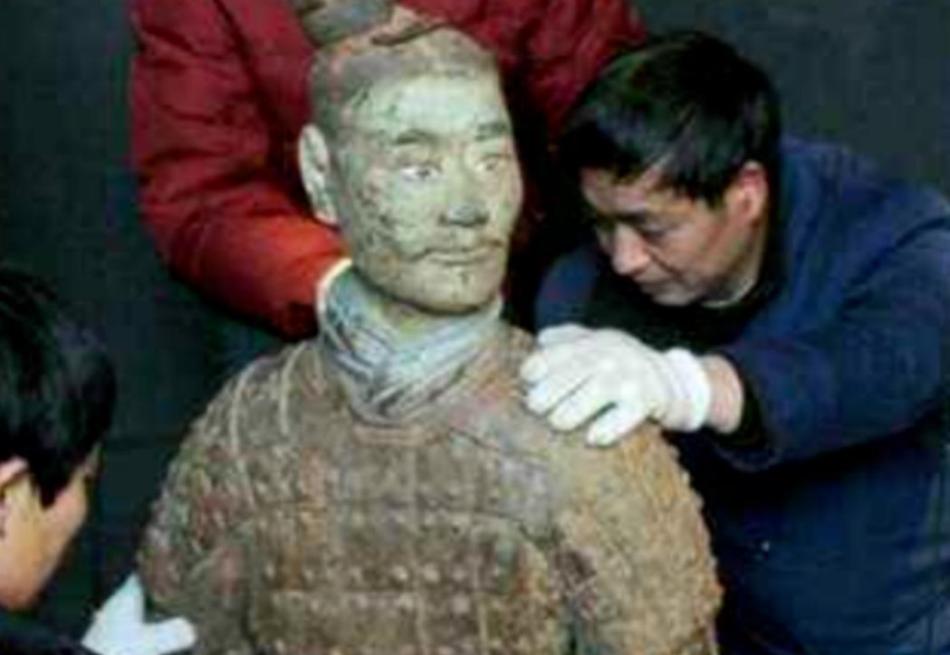 秦始皇兵馬俑（秦始皇陵里有一神秘兵馬俑，至今無法解釋，僅向世人展示過四次）