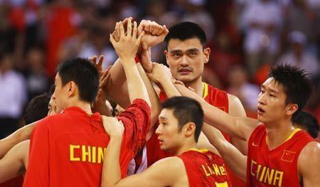 2008年籃球美國vs中國比分（中國隊(duì)08年奧運(yùn)會(huì)對(duì)陣美國隊(duì)，姚明拿下13分，科比和老詹是這數(shù)據(jù)）