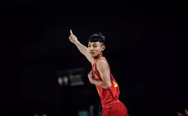 cba100籃球命中率（3秒壓哨絕殺！CBA總決賽100%命中率，這個(gè)廣東小伙贊）