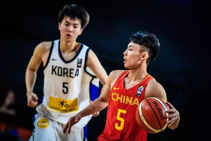 cba100籃球命中率（3秒壓哨絕殺！CBA總決賽100%命中率，這個(gè)廣東小伙贊）
