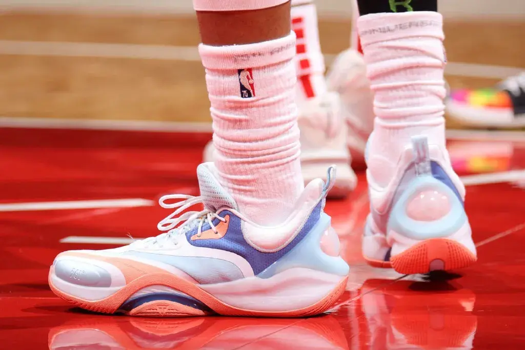 科比上腳過的球鞋（NBA球員上腳：科比單場81分16周年，5雙國產(chǎn)球鞋來了）