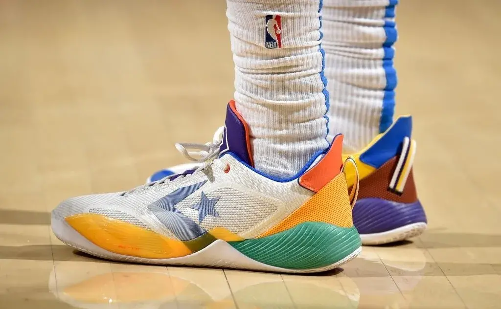 科比上腳過的球鞋（NBA球員上腳：科比單場81分16周年，5雙國產(chǎn)球鞋來了）