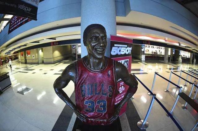 有哪些nba球星有塑像（盤點NBA中讓球隊塑立雕像的球星，下一個擁有雕像的會是誰？）