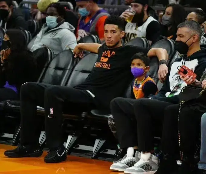 科比上腳過的球鞋（NBA球員上腳：科比單場81分16周年，5雙國產(chǎn)球鞋來了）