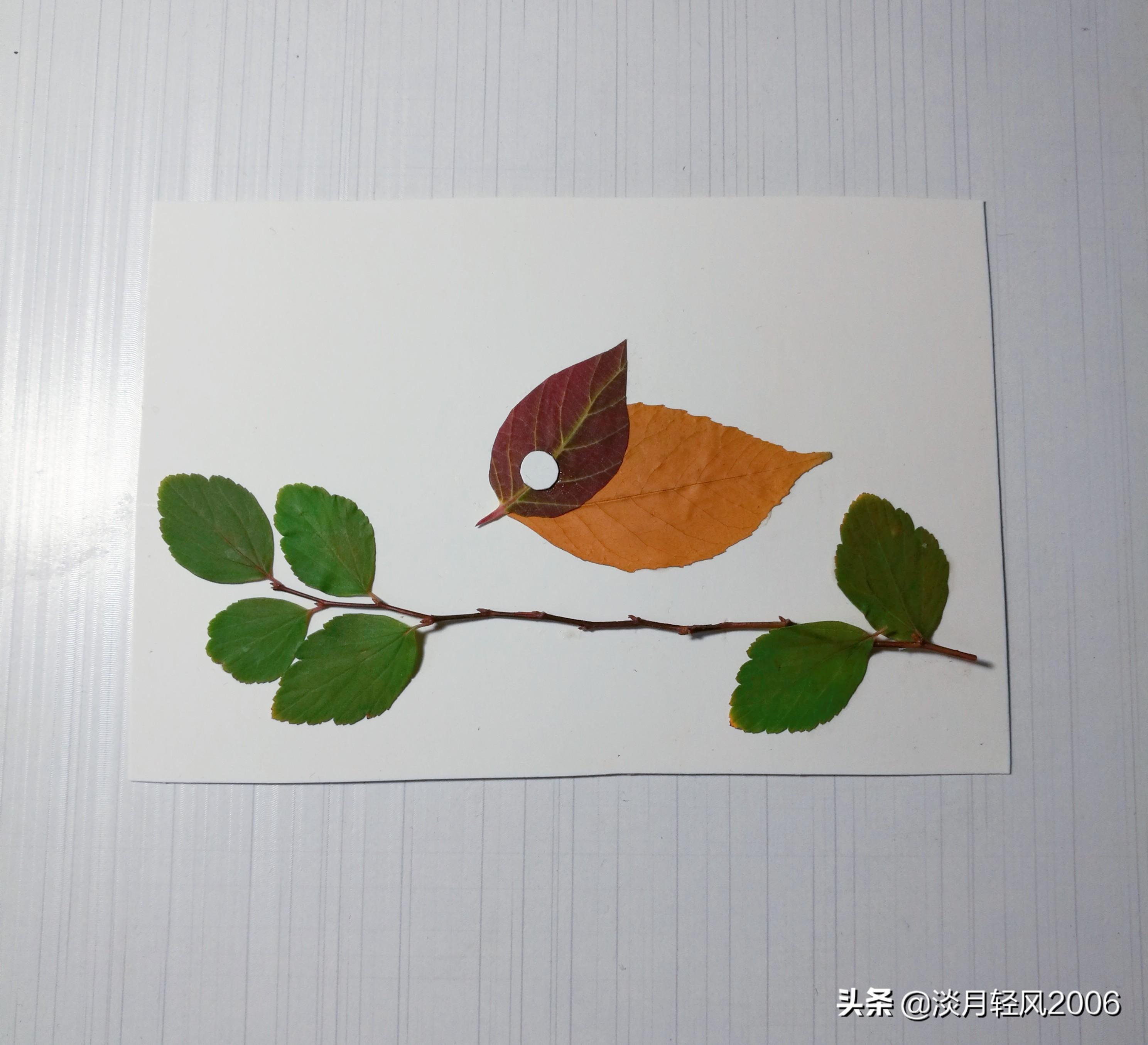 樹葉畫手工貼畫（幼兒手工，簡單葉貼畫，樹葉貼小鳥教程，孩子一學(xué)就會(huì)）