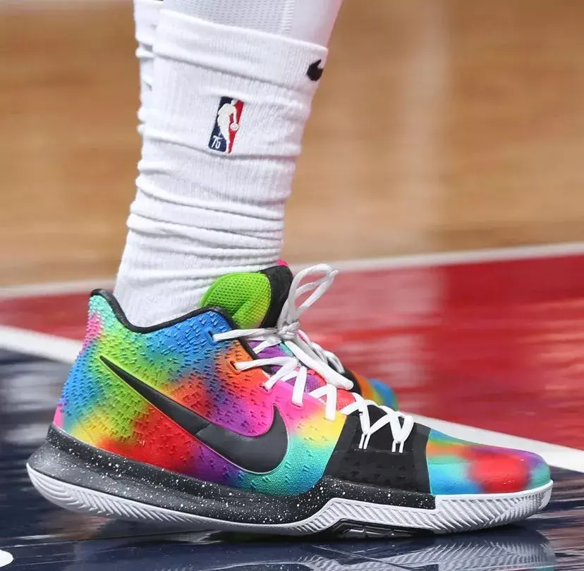科比上腳過的球鞋（NBA球員上腳：科比單場81分16周年，5雙國產(chǎn)球鞋來了）
