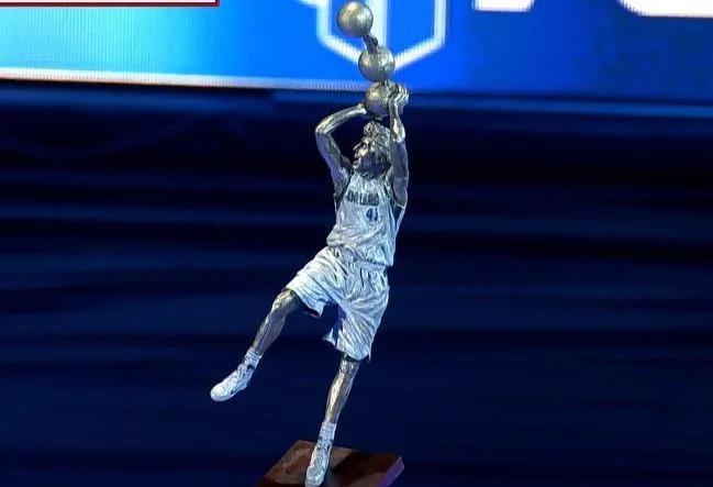 有哪些nba球星有塑像（盤點NBA中讓球隊塑立雕像的球星，下一個擁有雕像的會是誰？）