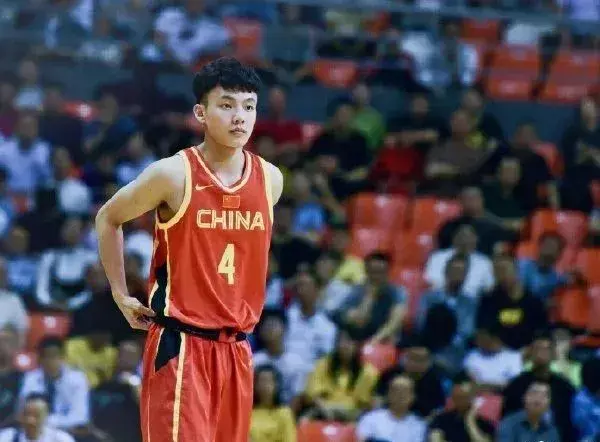 cba100籃球命中率（3秒壓哨絕殺！CBA總決賽100%命中率，這個(gè)廣東小伙贊）