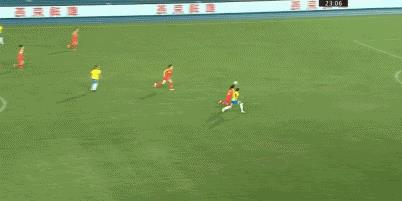 世界杯決賽女足中國(guó)對(duì)巴西（點(diǎn)球4-2巴西！中國(guó)女足奪冠，姑娘們笑開了花，瘋狂擁抱慶祝）
