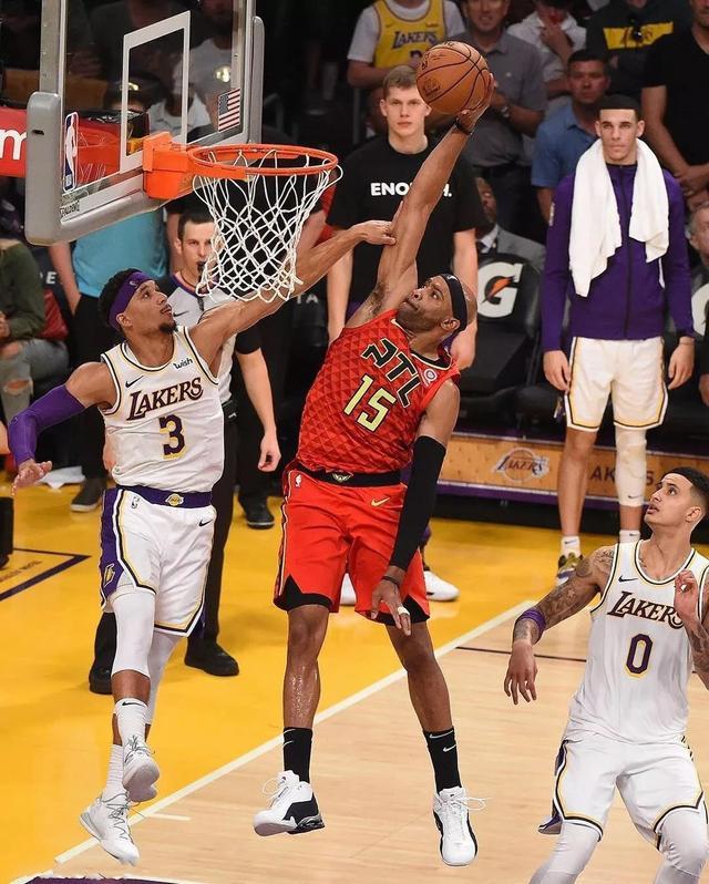 為什么nba球星穿襪子拖鞋（NBA球員比賽為何穿兩雙襪子？只有資深球迷才懂，實(shí)力提升是真大）