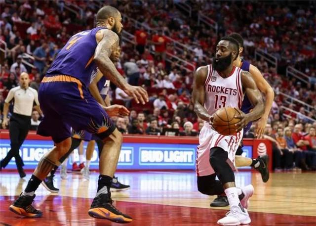為什么nba球星穿襪子拖鞋（NBA球員比賽為何穿兩雙襪子？只有資深球迷才懂，實(shí)力提升是真大）
