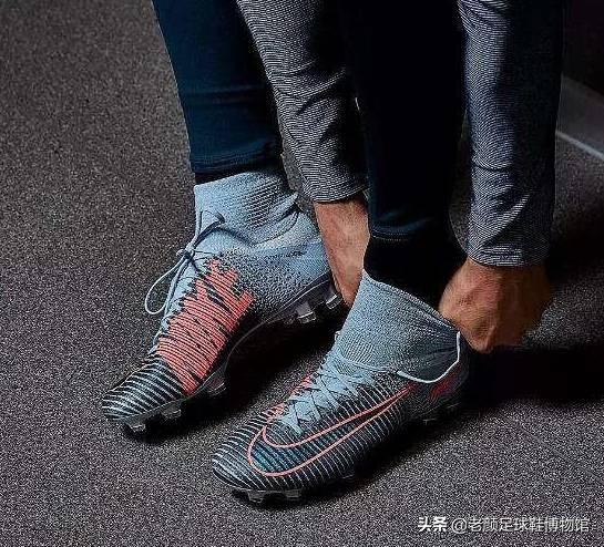 踢足球適合穿什么鞋（來個技術(shù)貼，足球鞋選購小竅門，如何網(wǎng)購一雙適合自己的球鞋）