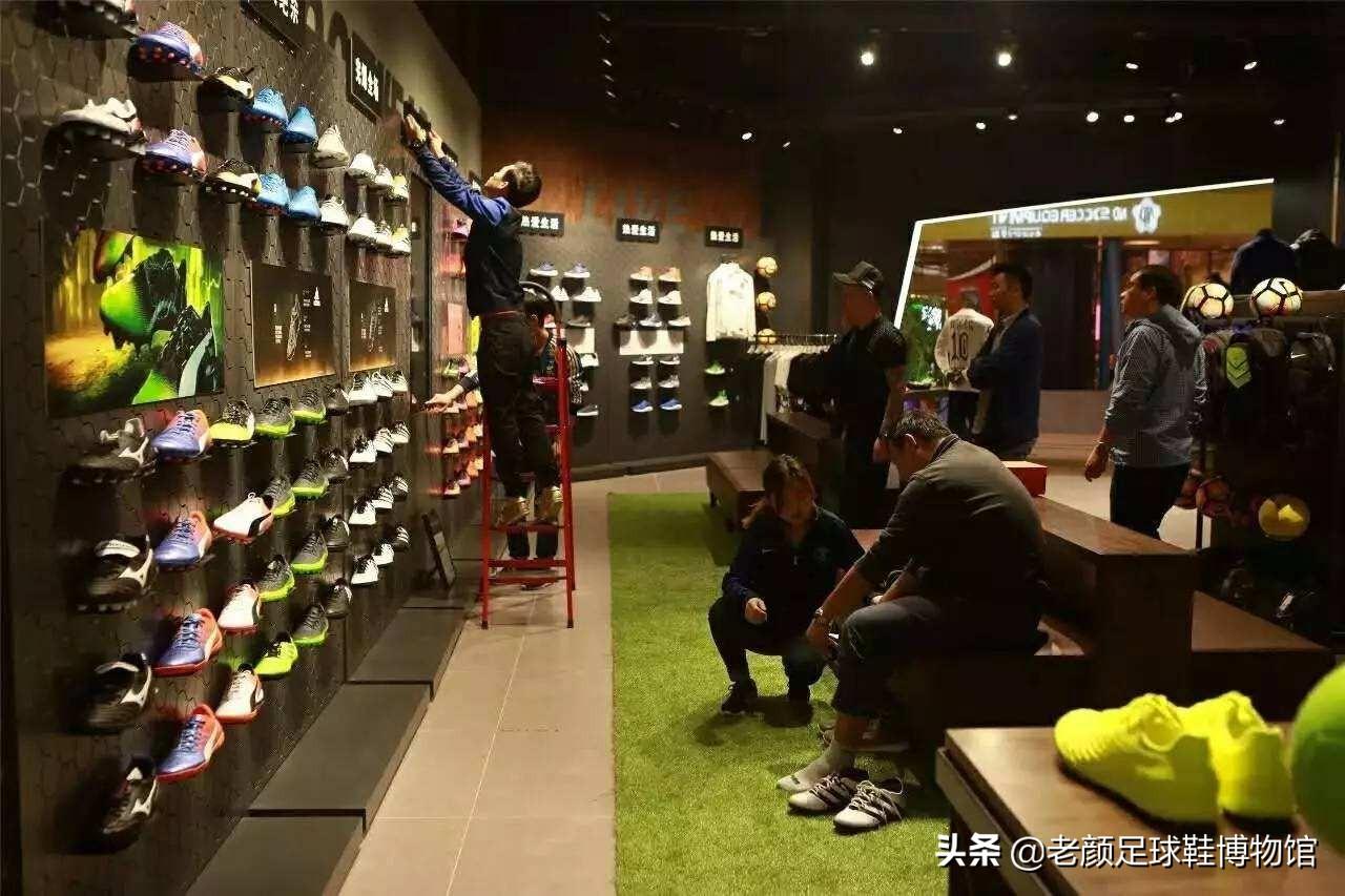 踢足球適合穿什么鞋（來個技術(shù)貼，足球鞋選購小竅門，如何網(wǎng)購一雙適合自己的球鞋）