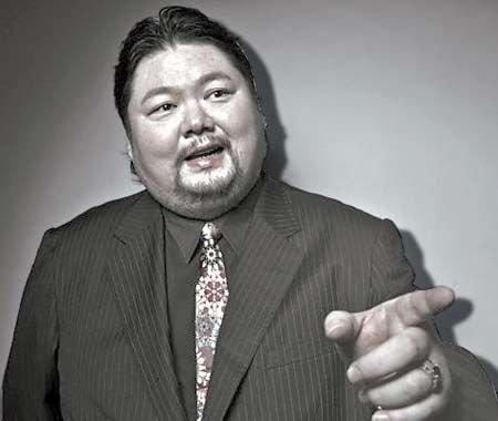 姚明慈善賽臺北開打（回顧2010年姚基金臺北慈善賽，臺北市長陪坐場邊，林書豪剛進(jìn)入NBA，周杰倫、羅志祥當(dāng)場跪拜姚明）