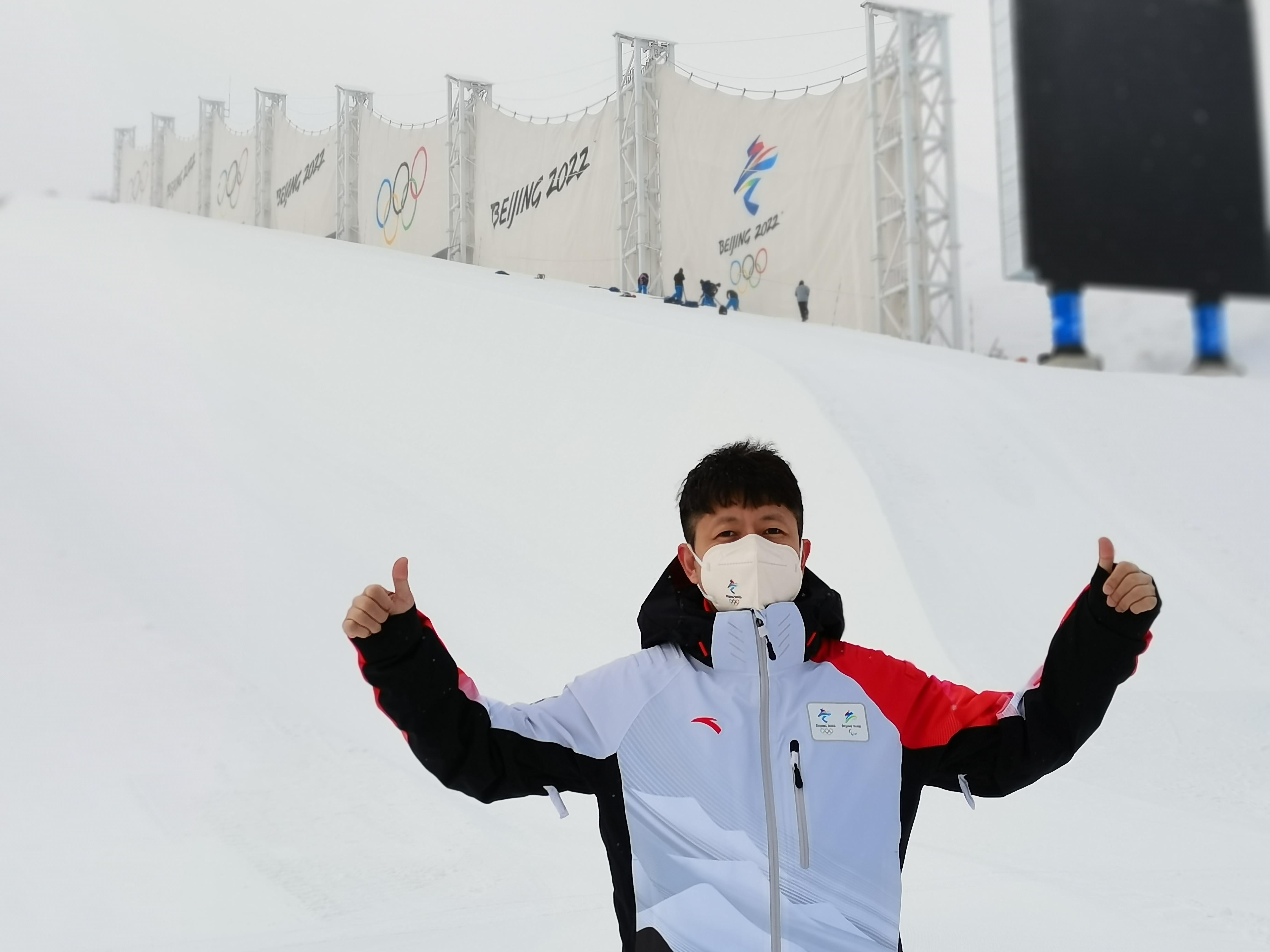 滑雪的單板和雙板有啥區別（初上雪場，滑雪板選擇單板還是雙板好？冬奧裁判劉鑫為您解析）