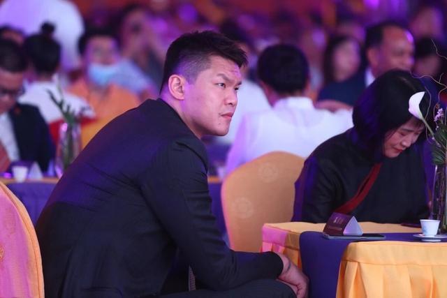 詹姆斯cba為什么那么多人（曝多支球隊(duì)有意邁克-詹姆斯，朱芳雨會(huì)梭哈嗎？休賽期就關(guān)注他了）