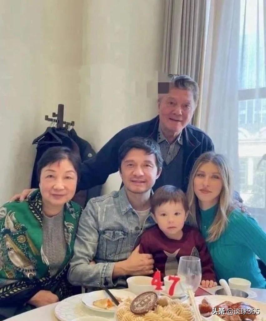 大連足球俱樂部歷任老板（大連人新任主帥，曾因酒后失言下課，與名模前妻離婚后娶外籍美女）