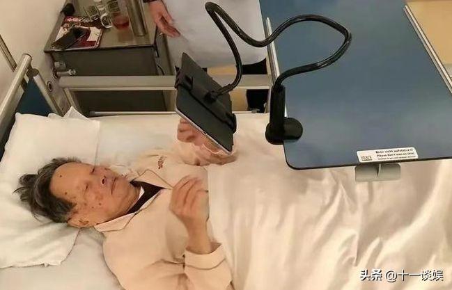 不是很重的傷（楊振寧摔倒后住院，知情人士透露只是扭傷了一下胳膊，并無大礙）