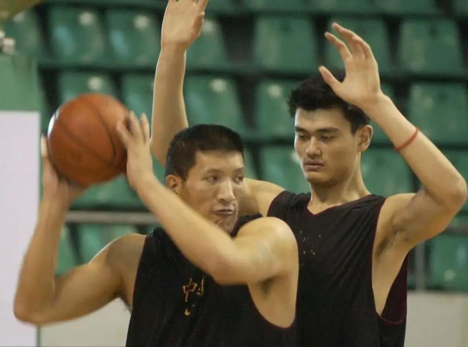 有nba戒指的中國(guó)球星（中國(guó)第一位獲得NBA總冠軍戒指的球員 國(guó)家三大中鋒之一 巴特爾）