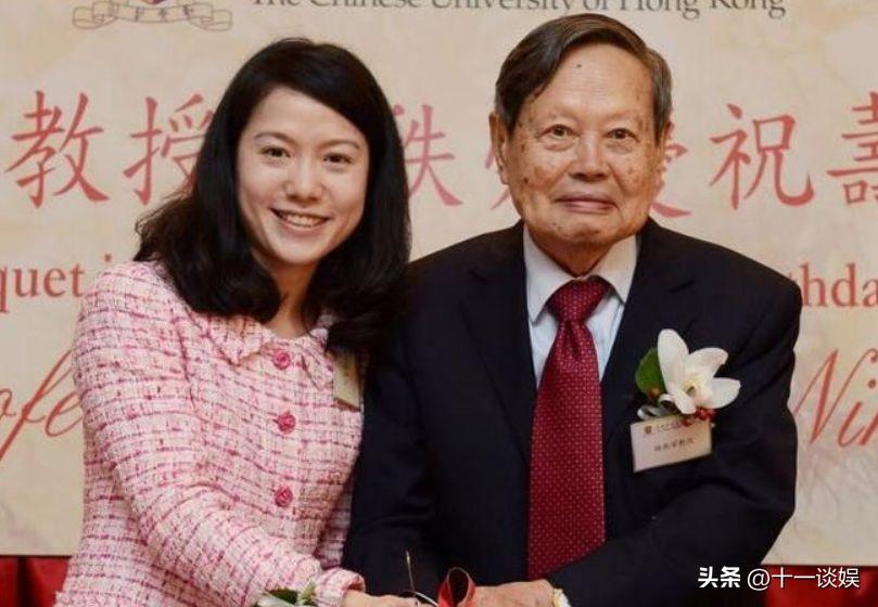 不是很重的傷（楊振寧摔倒后住院，知情人士透露只是扭傷了一下胳膊，并無大礙）