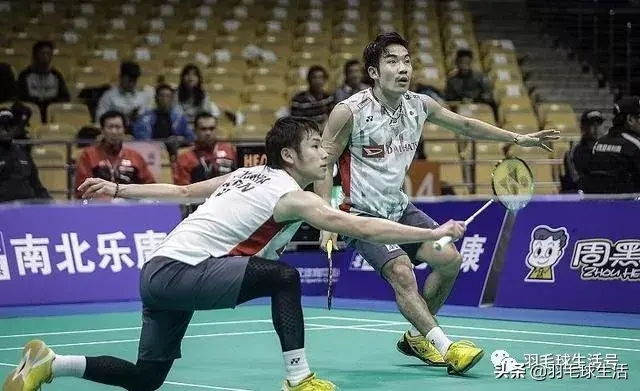 羽毛球男雙應(yīng)該讓混雙分嗎（羽毛球雙打4大原則，每掌握一條，你的技術(shù)就會更上一層樓）
