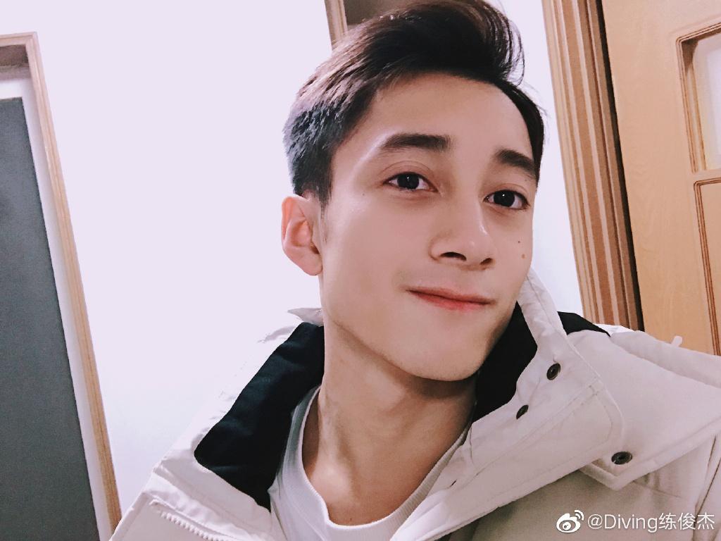 男子十米跳水哪個臺（跳水男子十米臺主力陣容調整！楊健離隊，大眼帥哥深受周繼紅重視）