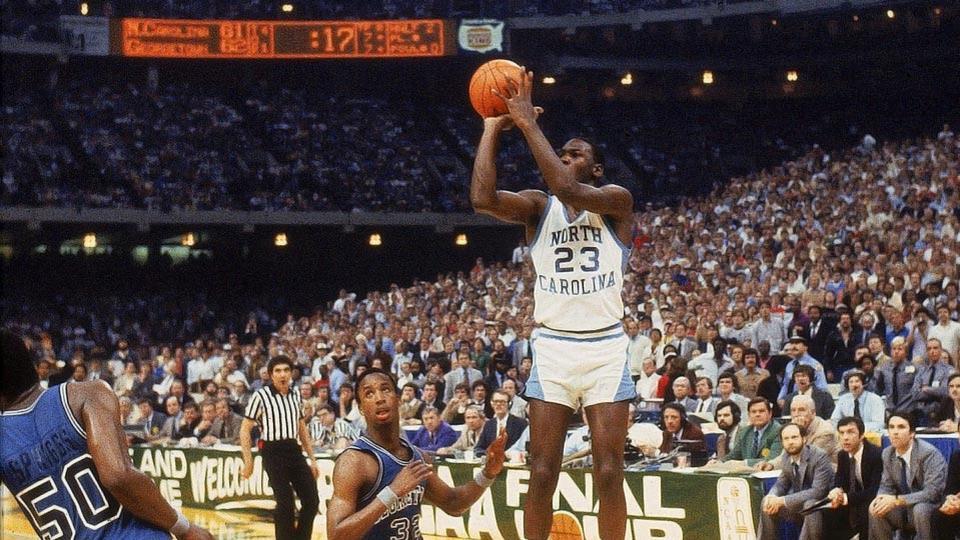 為什么nba不允許三秒（喬丹為什么很少投三分？庫里放到90年代還有這樣的威力嗎？）