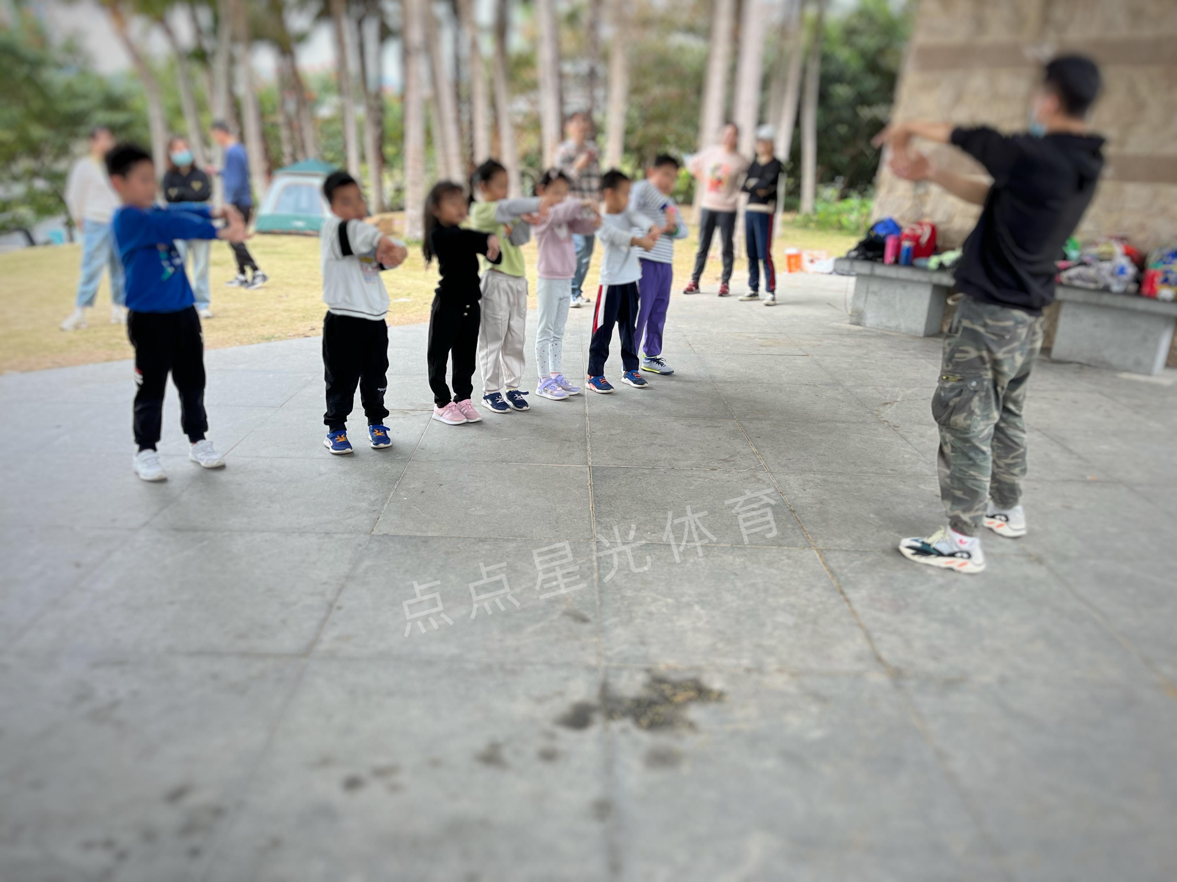 兒童籃球服里面穿什么（深圳南山太古城跳繩暑假班教學經驗：衣服的選擇）