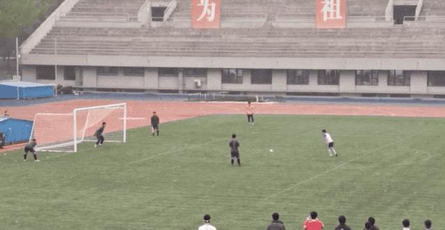 清華大學足球場是真草嗎（清華化工男足時隔11年再奪冠軍！老博士淚灑現(xiàn)場激情解說大放送）