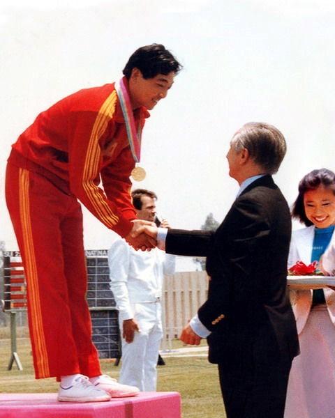 中國擊劍奧運冠軍有哪些（百年瞬間丨許海峰為中國贏得第一枚奧運金牌）