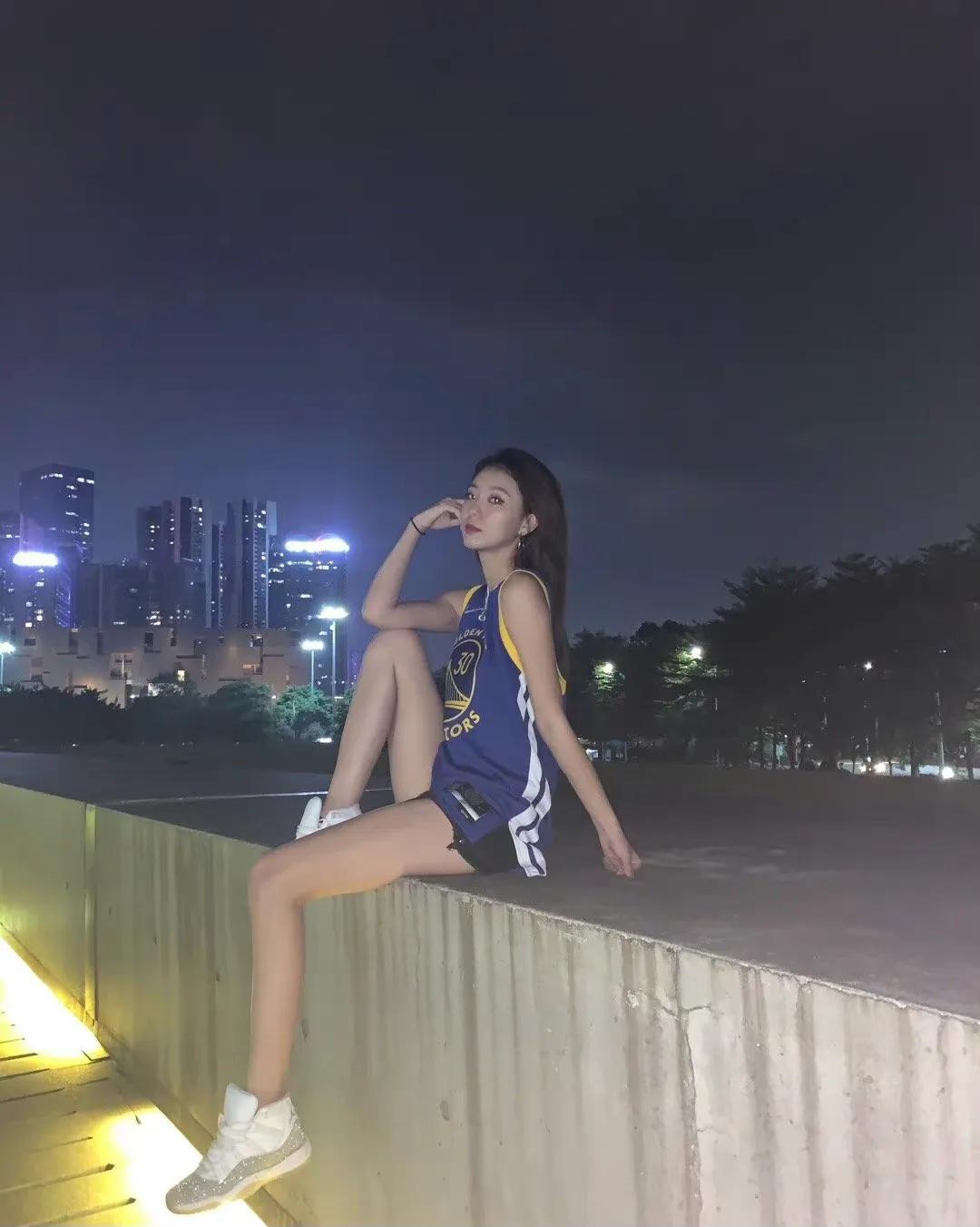 cba拉拉隊美女（她是CBA最美拉拉隊長，與易建聯(lián)合照爆紅網(wǎng)絡，前男友身材很高大）