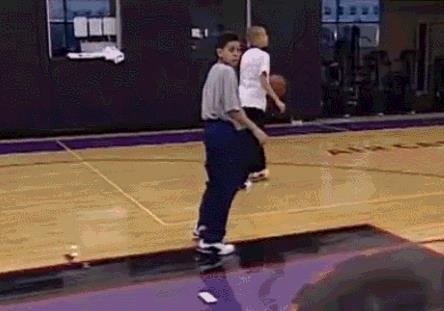 nba球隊中的親兄弟有哪些（細數(shù)NBA7對親兄弟：庫里兄弟從小打到大，莫里斯雙胞胎一模一樣）