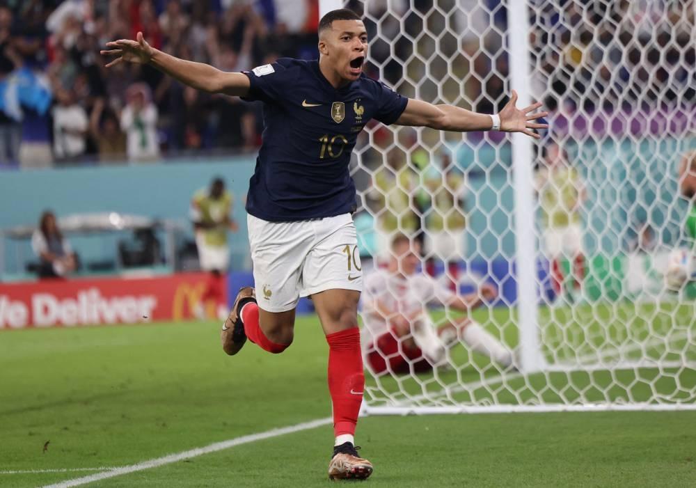 2018世界杯丹麥進16強（法國隊 2-1 戰勝丹麥隊進入16強 成為第一支晉級卡塔爾淘汰賽的球隊）