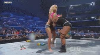 wwe2010（十大兇殘WWE招式，已經(jīng)全部被禁用，最后一招中了至少住院一個月）