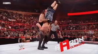 wwe2010（十大兇殘WWE招式，已經(jīng)全部被禁用，最后一招中了至少住院一個月）